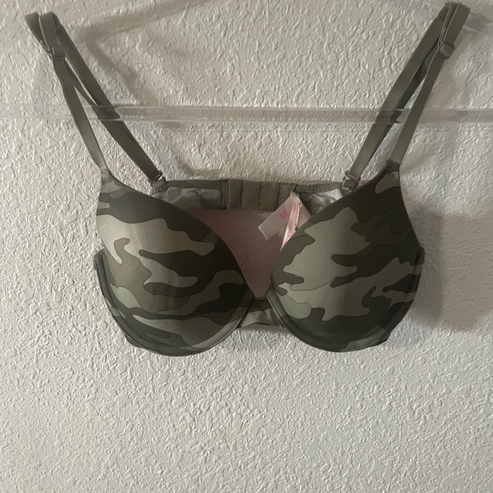 PINK Victoria's Secret Green Camo Bra